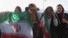 Тегеран кыз-келиндерге стадиондон футбол көрүүгө уруксат берди 