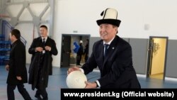 Президент Сооронбай Жээнбеков на церемонии открытия ФОК.
