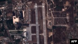 Спутниковый снимок авиабазы в Латакии