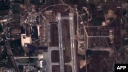Imagine de satelit a bazei militare folosite de aviația rusă la Latakia