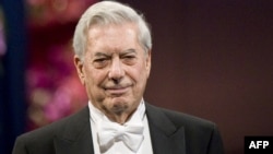 Mario Vargas Llosa la Stockholm la ceremonia de primire a premiului Nobel în 2010