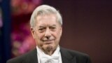 Mario Vargas Llosa la primirea Premiului Nobel la Stockholm