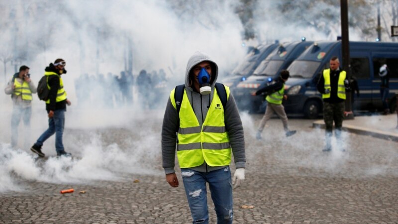 فرانسوي پولیسو په پاریس کې له اعتراض کوونکو سره نښتې کړي