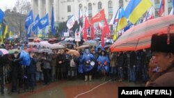 As this pro-government, pro-Russia rally in the Crimean city of Simferopol late last month indicates, there is still plenty of opposition to the Maidan protest movement in southern and eastern Ukraine. 