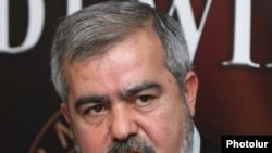 Armenia -- Hrant Markarian, a leader of the Armenian Revolutionary Federation party, at a news conference on September 8, 2009.