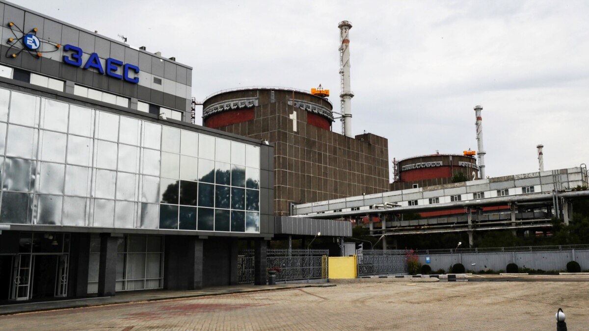 Окупираната от Русия атомна електроцентрала Запорожие беше откъсната от електропреносната
