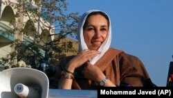 Former Pakistani Prime Minister Benazir Bhutto arrives to address her last public rally in Rawalpindi on December 27, 2007.Rawalpindi, Pakistan. Bhutto was assassinated with 20 others in a suicide attack as she left the rally. A P