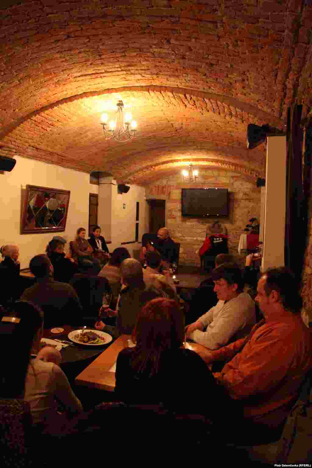 Канцэрт Аляксандра Памідорава ў Празе 16 студзеня 2013 году. Caffe Restaurant Wine Bar Rispetto