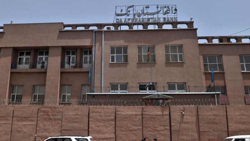 د افغانستان بانک: ټول دولتي ادارې دې په افغانیو معاملې وکړي