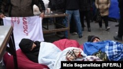 Протестующие у здания парламента Грузии