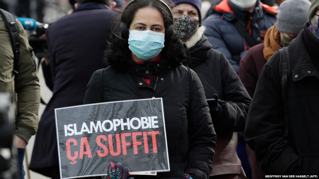 Во Франции депутаты поддержали закон о республиканских ценностях — против «исламистского сепаратизма»
