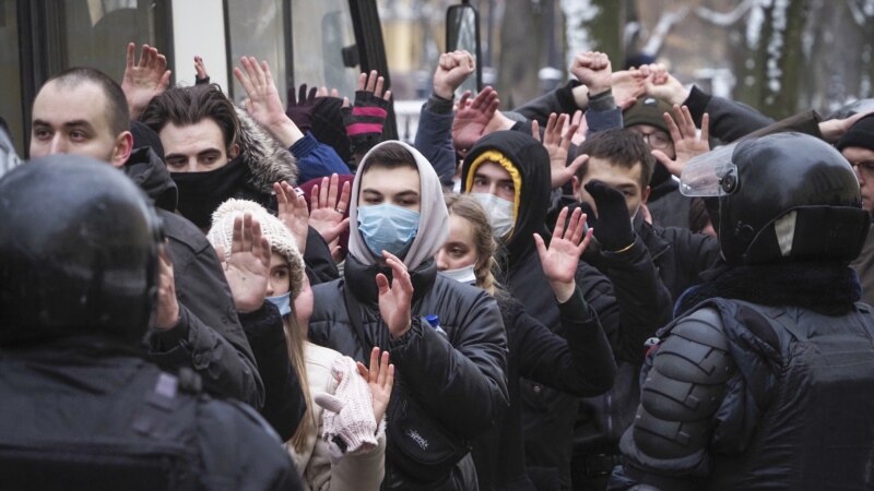 «Ноу-хау последних месяцев». Участников акций протеста высылают из России