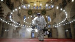 Dezinfekcija džamije u Istanbulu, Turska, 11 mart 2020.