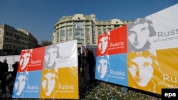 Акции солидарности состоялись и в Кутаиси, и в Батуми. Представители НПО и гражданские активисты вышли на центральные площади этих двух городов с портретами Савченко и украинскими флагами