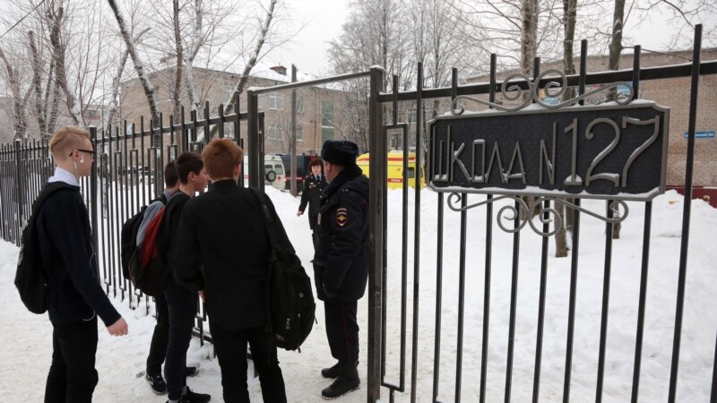 Двух подростков, обвиняемых в нападении на школу в Перми, арестовали