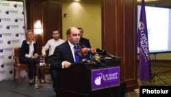 «Լուսավոր Հայաստան» կուսակցության ղեկավար Էդմոն Մարուքյանը, արխիվ