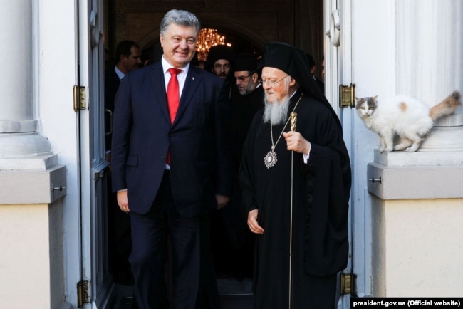 Президент України Петро Порошенко і Вселенський патріарх Варфоломій I під час відвідування собору Святого Георгія. Стамбул (Туреччина), 3 листопада 2018 року