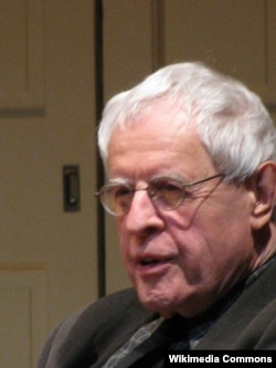 Amerika şairi Charles Simic.