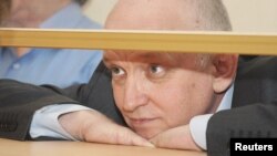 Оппозициялық саясаткер Владимир Козлов сот залында. Ақтау, 8 қазан 2012 жыл