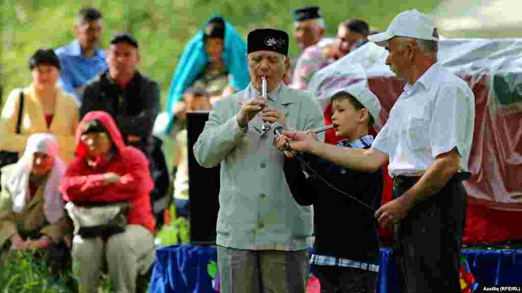 Ямаш авылы үзешчәннәре чыгышы.