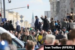 Москва, участники акции "Он нам не Димон" на Тверской улице, 26 марта 2017 года