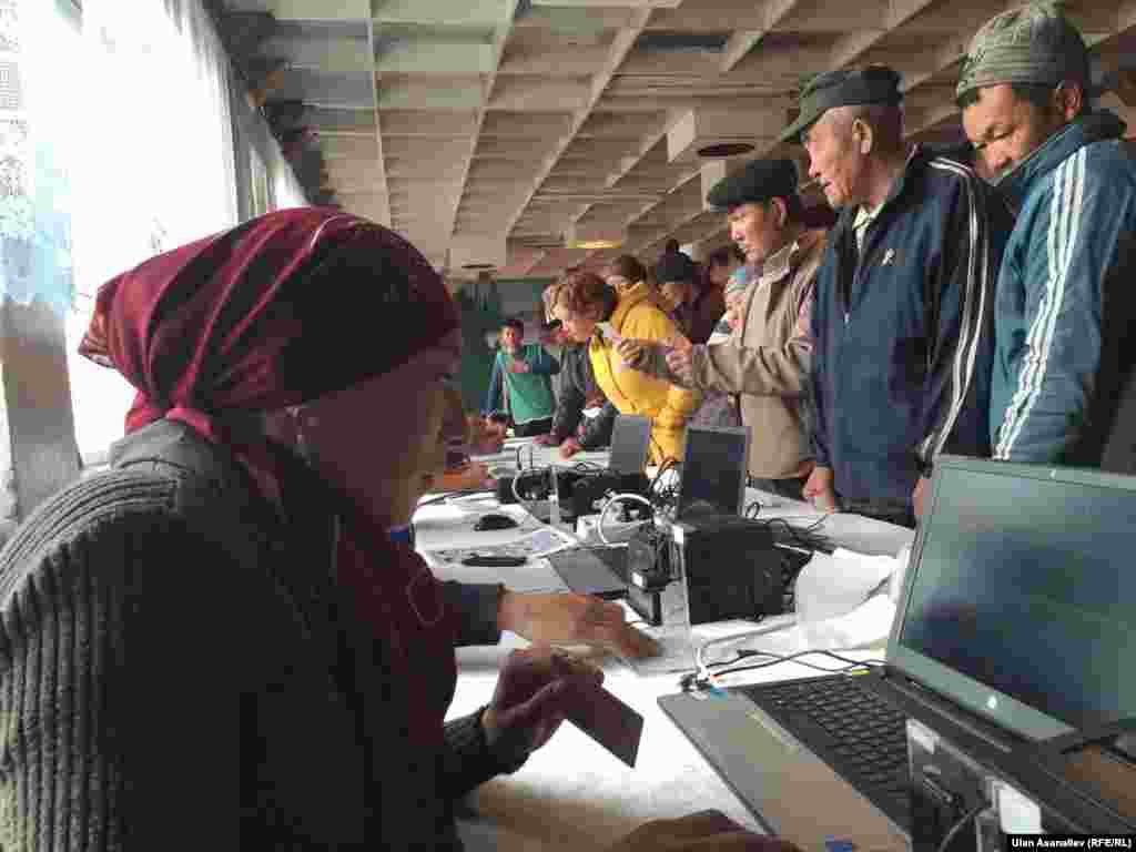 Выборы прошли на основе биометрических данных. Выборы в Ак-Талинском районе Нарынской области.&nbsp;