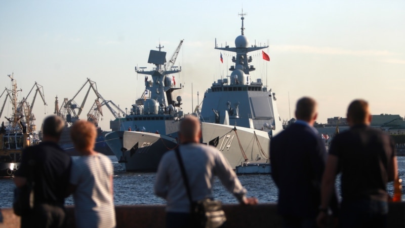 В России с размахом отмечают День военно-морского флота