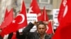 Турция, проведя всю ночь у телевизоров, вышла утром протестовать