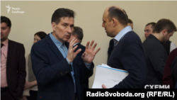 Владислав Корнієнко, як свідчить протокол, голосував сам за себе