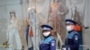 În România, pe străzile marilor orașe patrulează polițiștii pentru a menține carantina totală pe timpul pandemiei