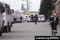 Мэдыкі і ратаўнікі на месцы тэракту