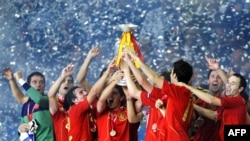 Футболдан Еуропа чемпионатын жеңіп шыққан Испания ұлттық құрама командасы. Вена, 29 маусым 2008 жыл. Көрнекі сурет 