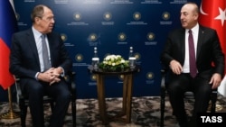 Mevlüt Çavuşoğlu cu Serghei Lavrov în Ankara, 1 decembrie 2016.
