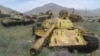 Підбиті радянські танки в Афганістані. Сфотографовано 5 травня 2015 року