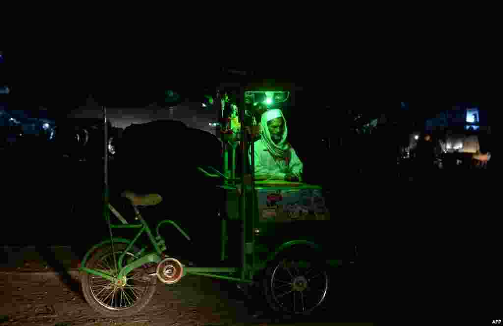 Afghan ice-cream vendor Habib, 53, waits for customers in Jalalabad. (AFP/Noorullah Shirzada)