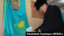 Голосование на парламентских выборах. Алматы, 15 января 2012 года.