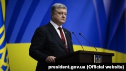 Ukrainian President Petro Poroshenko (file photo)