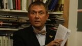 Александр Лукашук во время презентации своей книги в Минске