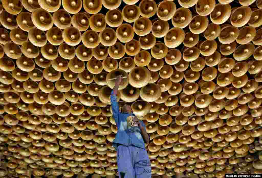 An artisan applies the finishing touches to a decorative ceiling during preparations for the upcoming Hindu festival of Durga Puja in Kolkata, India. (Reuters/Rupak De Chowdhuri)