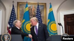 Nursultan Nazarbayev (solda) və Donald Trump bu ilin yanvarında Ağ Evdə görüşüblər