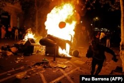 Protesti u četvrtak su počeli mirno, no raspoloženje se promijenilo kasnije u toku noći (Barcelona, 17. oktobra 2019.)