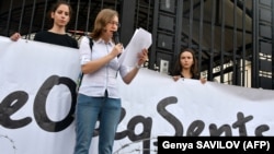 Наталья Каплан на акции в поддержку Сенцова