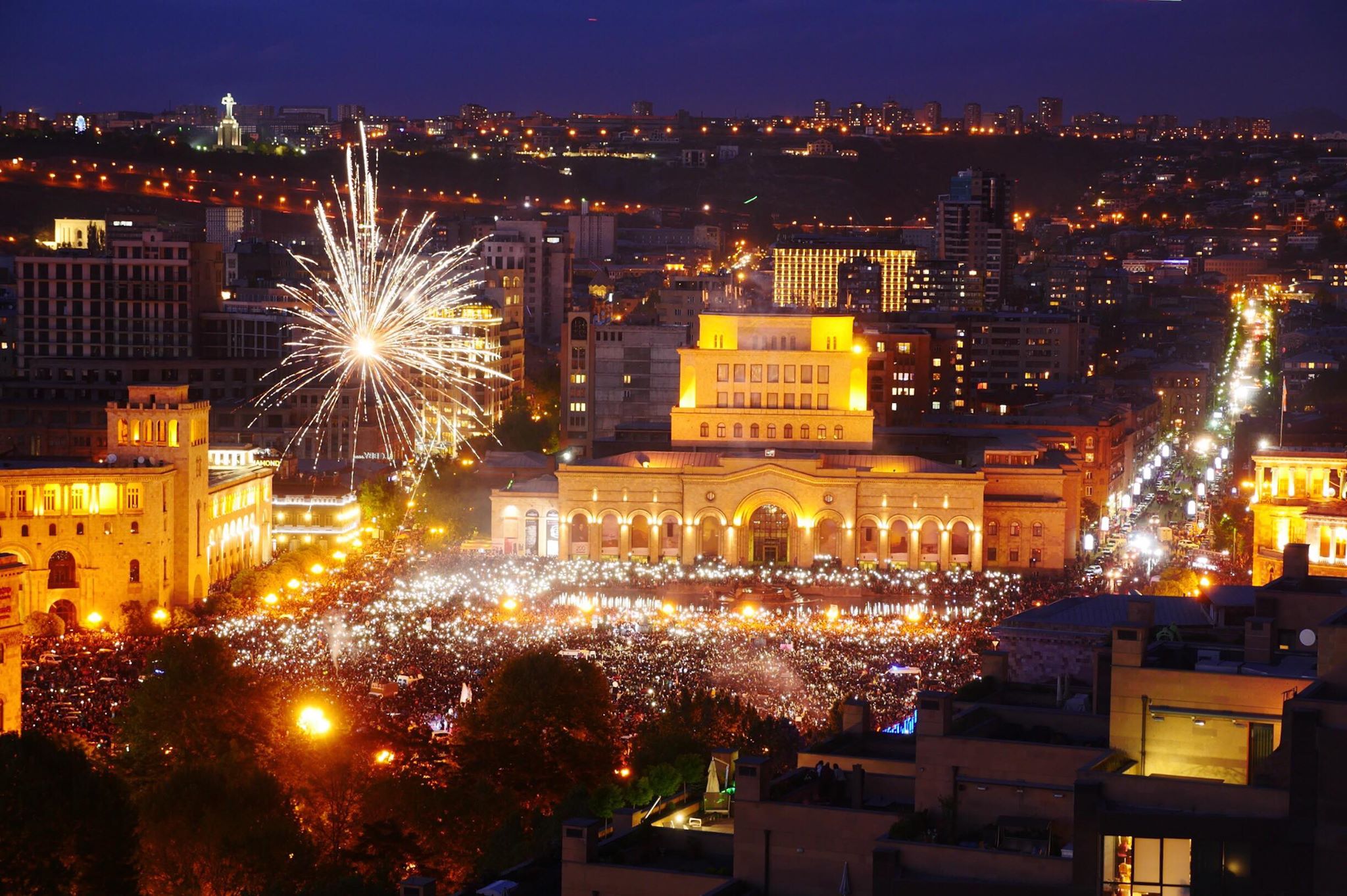 Ереван ночью. Армения Ереван центр. Площадь Республики Ереван. Площадь революции Ереван. Площадь Республики Ереван ночью.