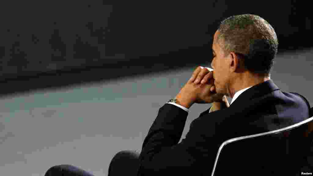 U.S. President Barack Obama prays during a vigil held at Newtown High School for the families of victims of the Sandy Hook Elementary School shooting in Newtown, Connecticut. The shooting, in which 20 elementary school students and six adults were shot dead, was one of the deadliest such incidents in the nation&#39;s history. (Reuters/Kevin Lamarque)