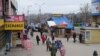 У Донецьку працюють і магазини, і ринки. 