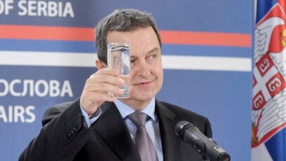 Zašto Ivica Dačić peva u radno vreme i u zvaničnim prigodama?