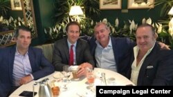 Sosial mediada paylaşılmış foto (soldan sağa): Oğul Donald Trump, oğul Tommy Hicks, Lev Parnas və Igor Fruman 2018-ci ilin mayında