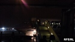 Самолет UT-Air, на борту которого искали бомбу