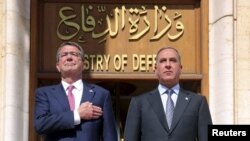 Министр обороны США Эш Картер и министр обороны Ирака Халид аль-Обейди 18 апреля 2016 года. 