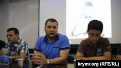 Edem Semedlâyev (merkezde) «Qırım birdemligi»niñ körüşüvinde, 2018 senesi iyün 30 künü